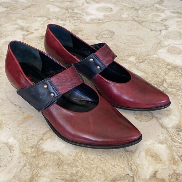 Everybody by BZ Moda Retro Leather Pumps - Picture 2 of 14